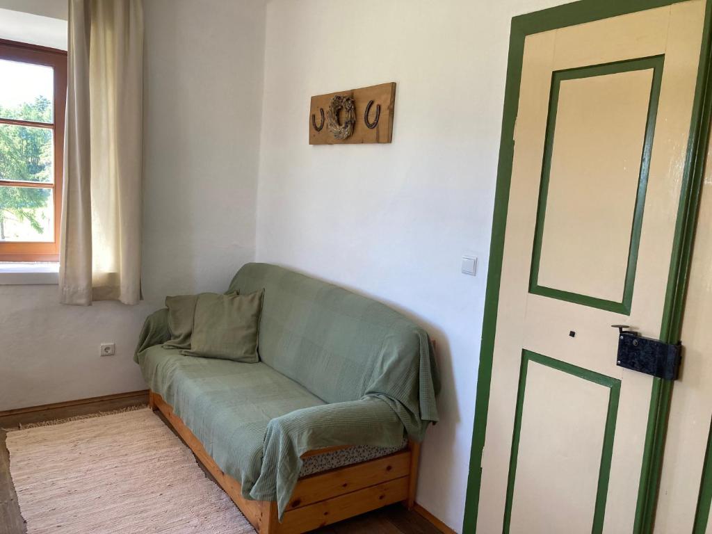 Sallrain Hof Apartment 2 - Tap to explore photos