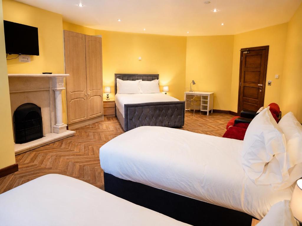 Moorepark West House Room Type - Premium Quadruple Room