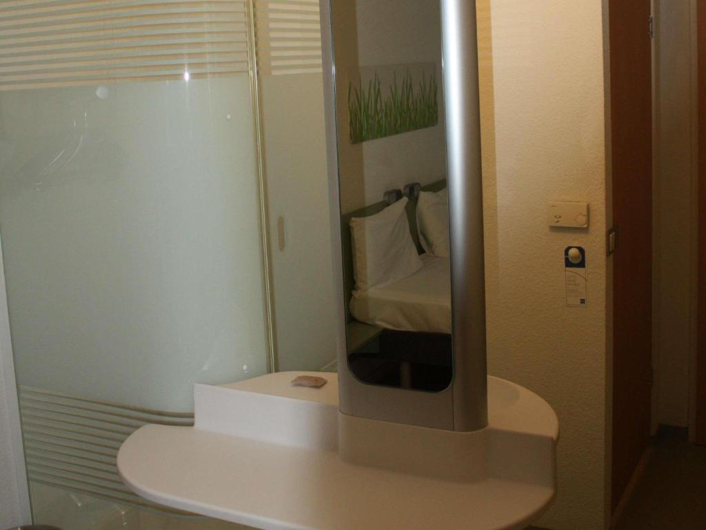 ibis budget Wien Messe Room Type - Standard Room with 2 Single Beds