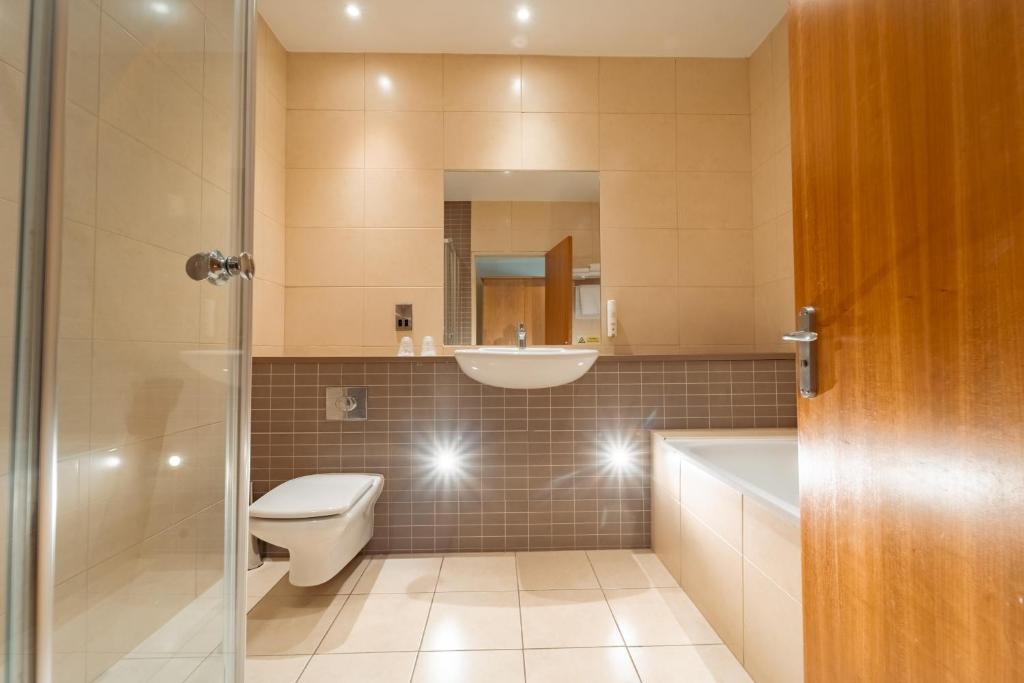 Classic Lodges - Farington Lodge - Tap to explore photos