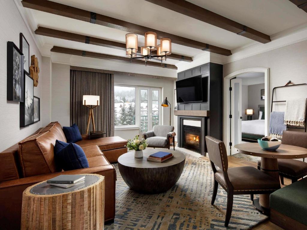 Fairmont Chateau Whistler Room Type - Fairmont Gold Executive King Suite - Executive Lounge Fairmont Chateau Whistler Room Type - Fairmont Gold Executive King Suite - Executive Lounge