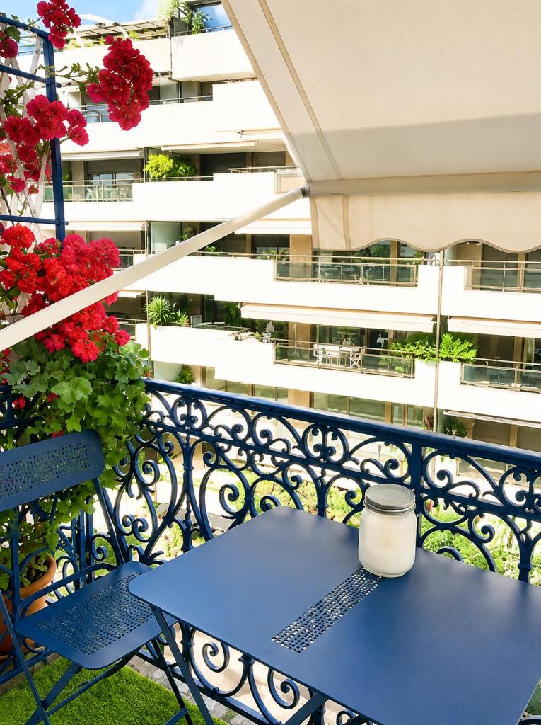Cannes - Modern balcony flat perfect location - Tap to explore photos