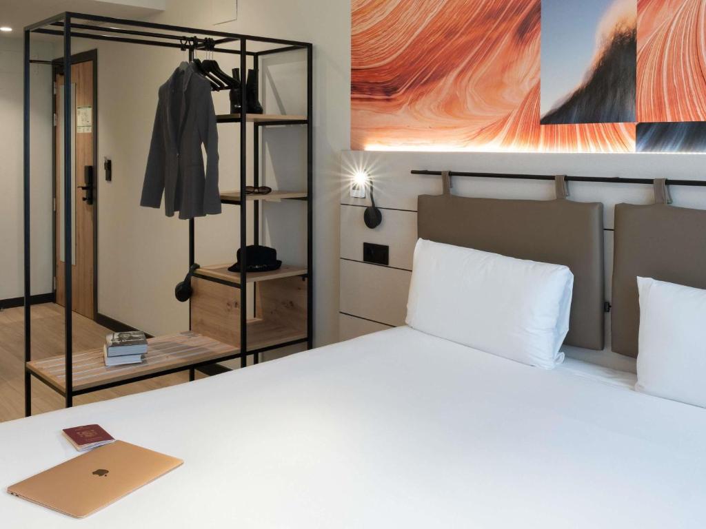 Ibis Styles Santander - Tap to explore photos