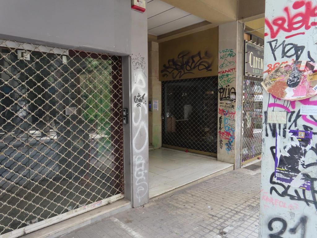 Condo next to metro st Athens! - Tap to explore photos