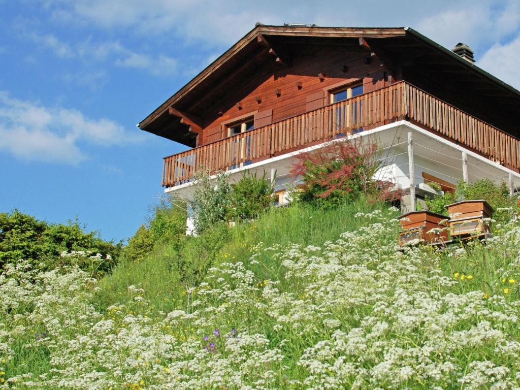 A detached chalet for 6 people with views of Veysonnaz photo 1
