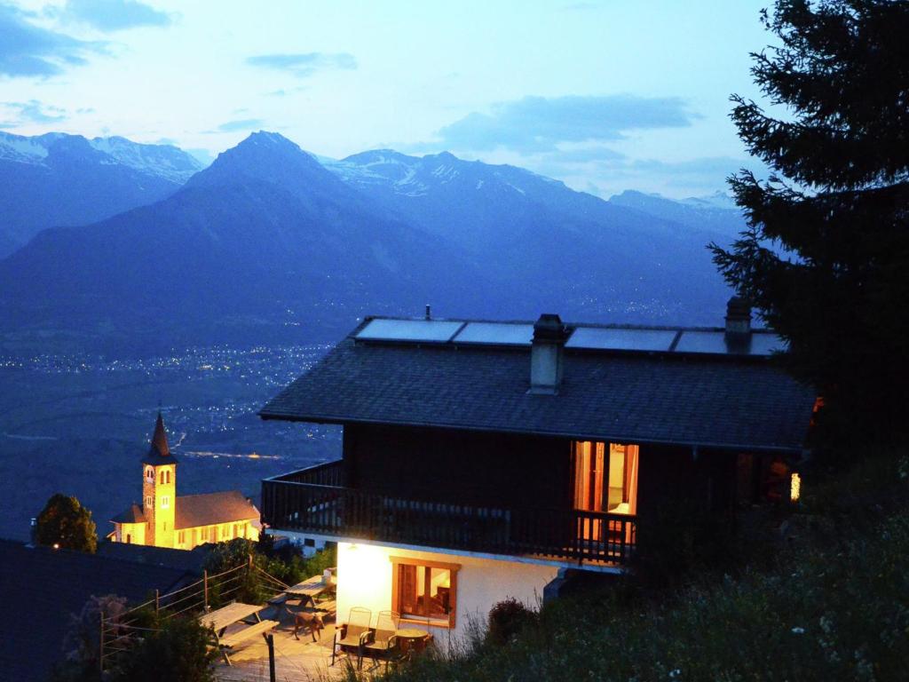 A detached chalet for 6 people with views of Veysonnaz photo 3