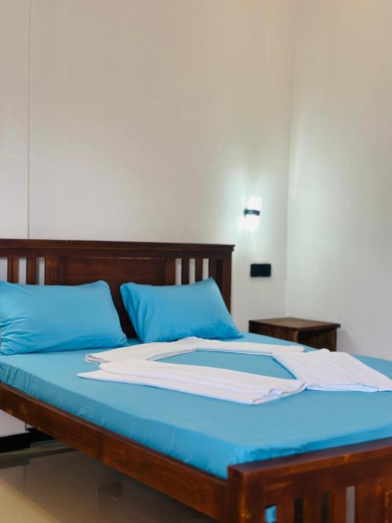 Amwaj Blue Cabana Arugambay - Tap to explore photos