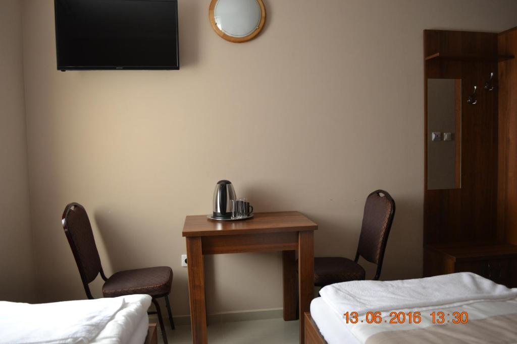 Двухместный (Просторный двухместный номер с 2 отдельными кроватями), Hotel Karter