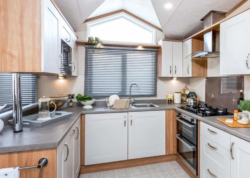 Wild Rose Caravan Park - Tap to explore photos