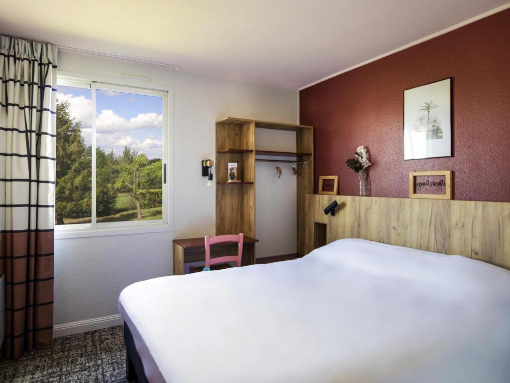 Greet Hotel Castres Saix - Tap to explore photos