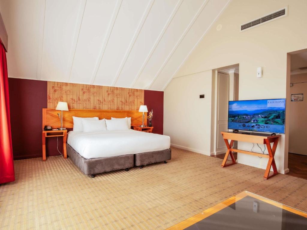 Fairmont Resort & Spa Blue Mountains - MGallery by Sofitel Room Type - Deluxe King Room with Lake View