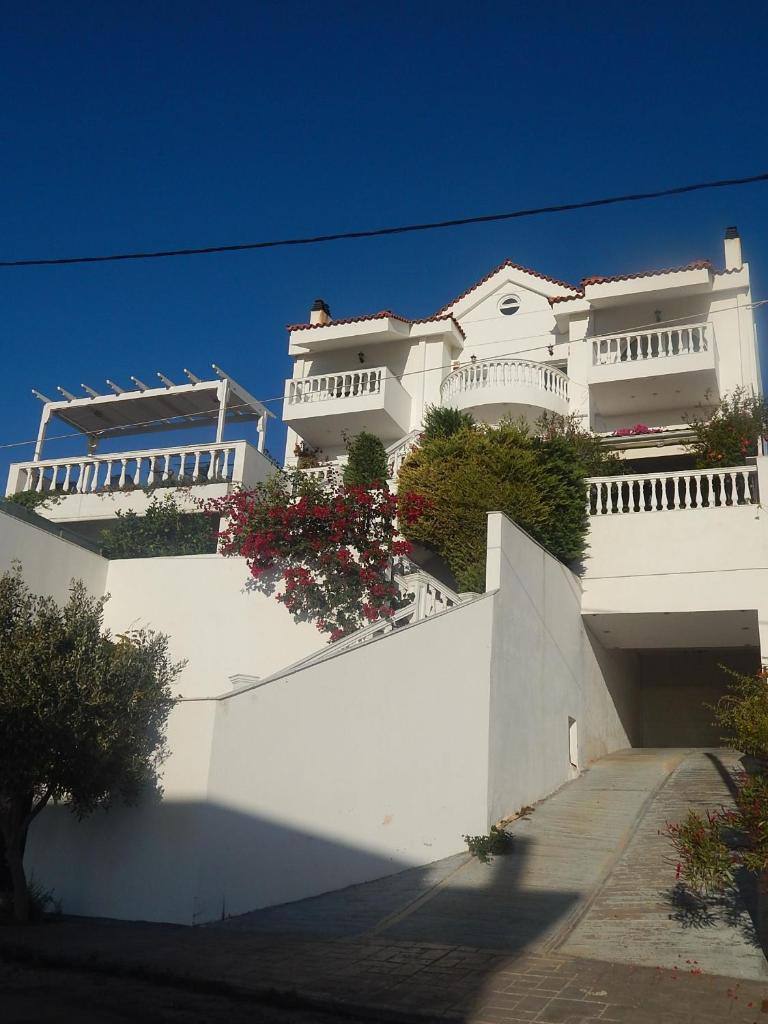 Peggy's Villa-House with private pool 25' from Athens Intl Airport photo 1