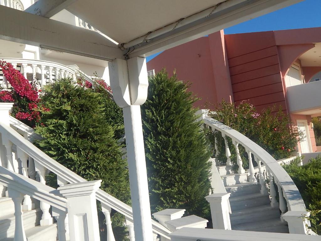 Peggy's Villa-House with private pool 25' from Athens Intl Airport photo 3