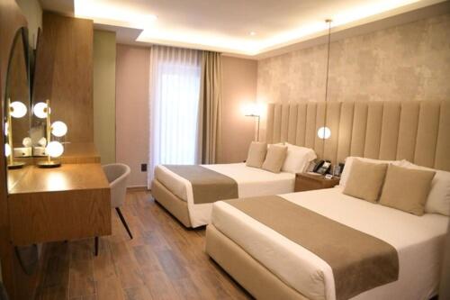 Hotel Victoria Room Type - Standard Double Room with Two Double Beds