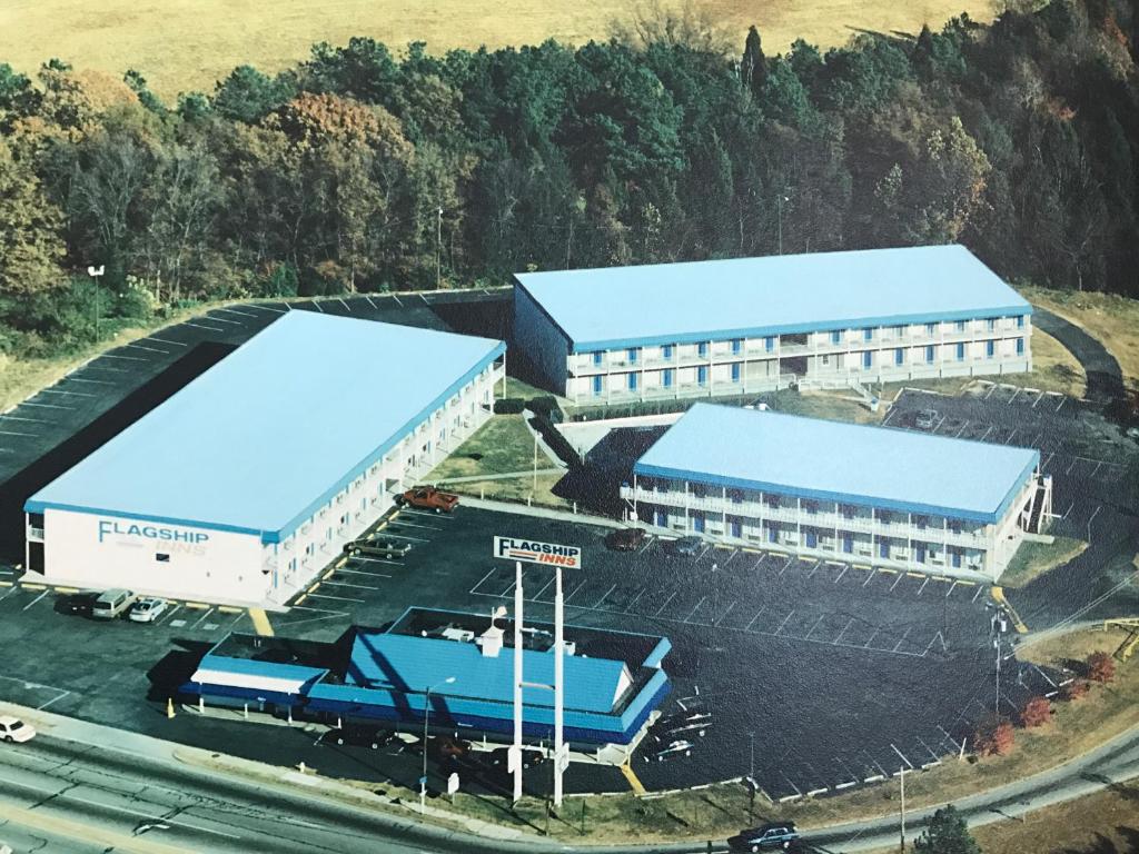 Flagship Inn image