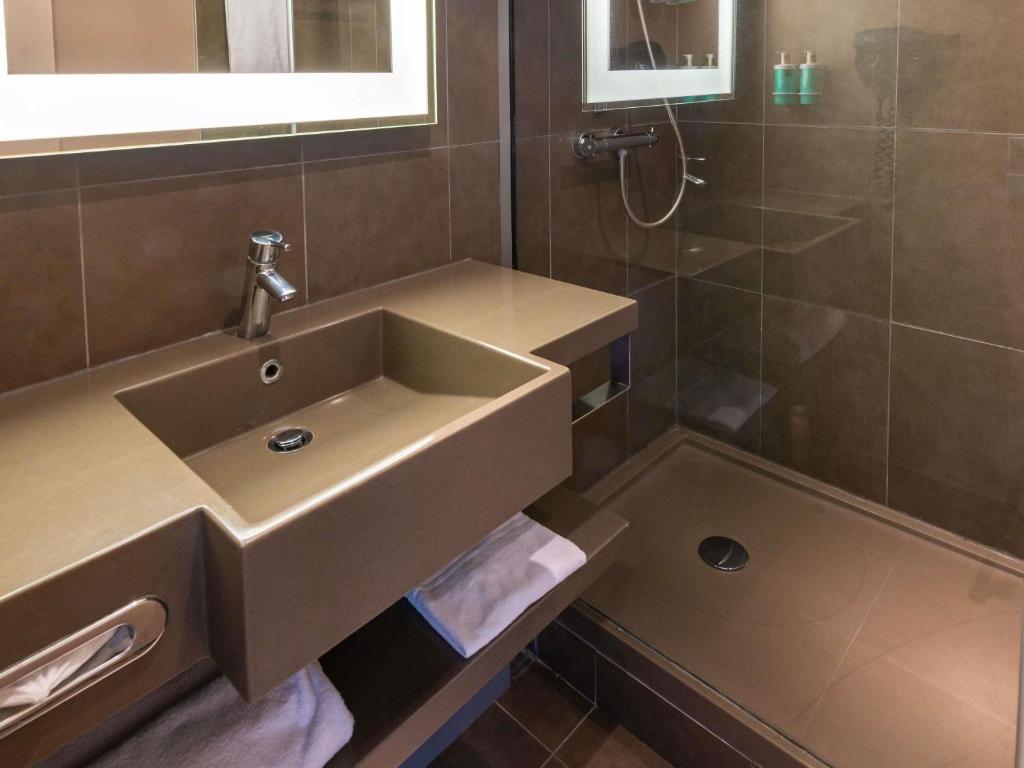 Novotel Saint-Quentin en Yvelines - Tap to explore photos
