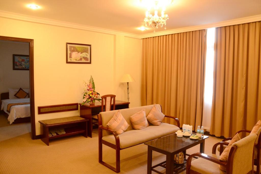 Сьюит (Люкс), Saigontourane Hotel