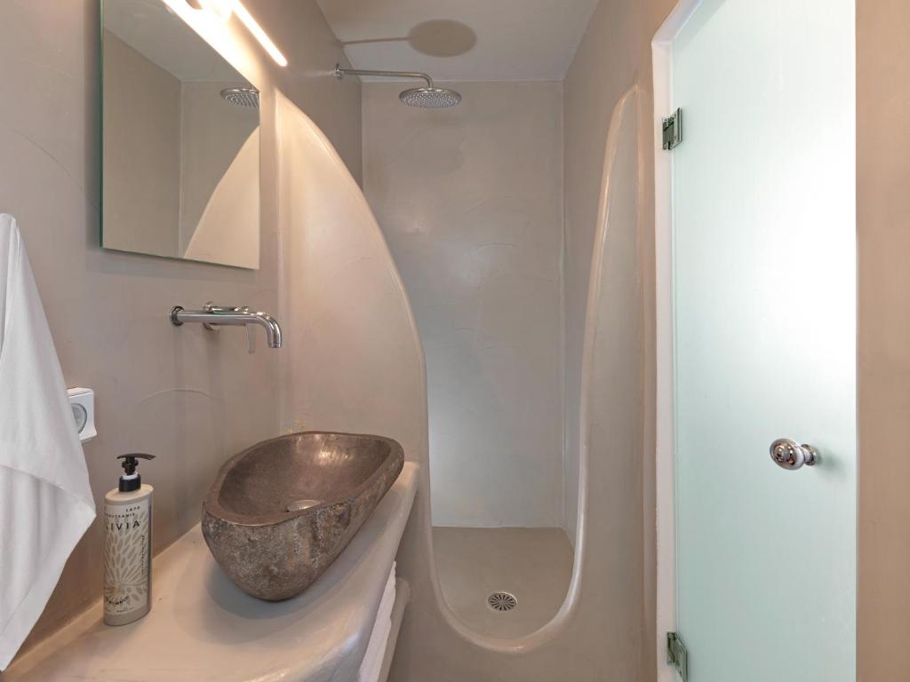 Tatakis Design Hotel With Rooftop Caldera Views Room Type - Deluxe Double or Twin Room