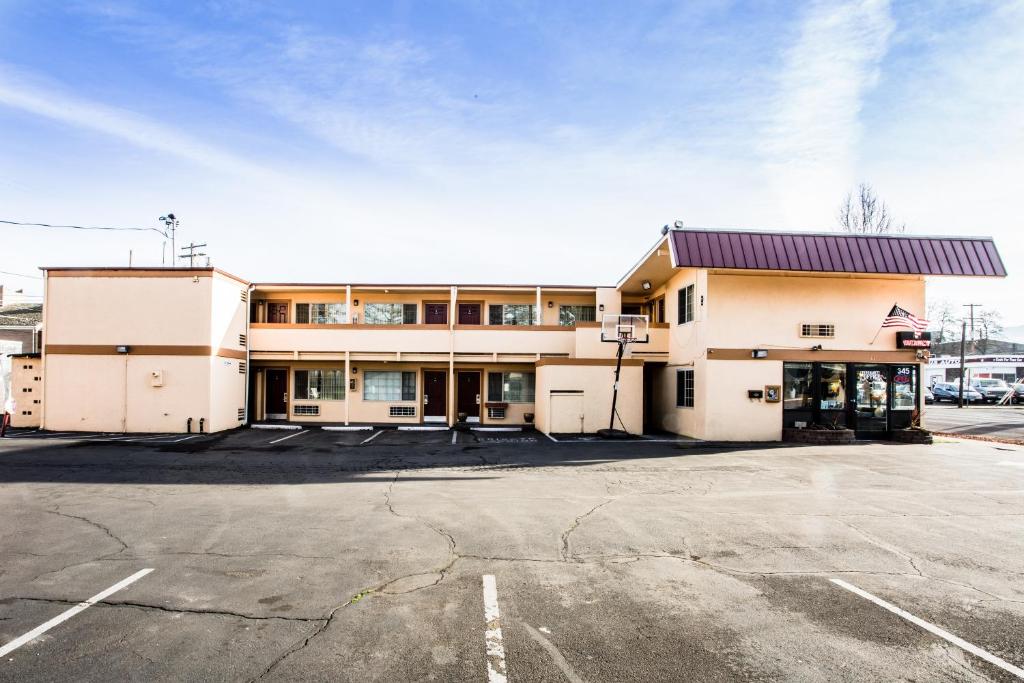 Budget Inn of America image