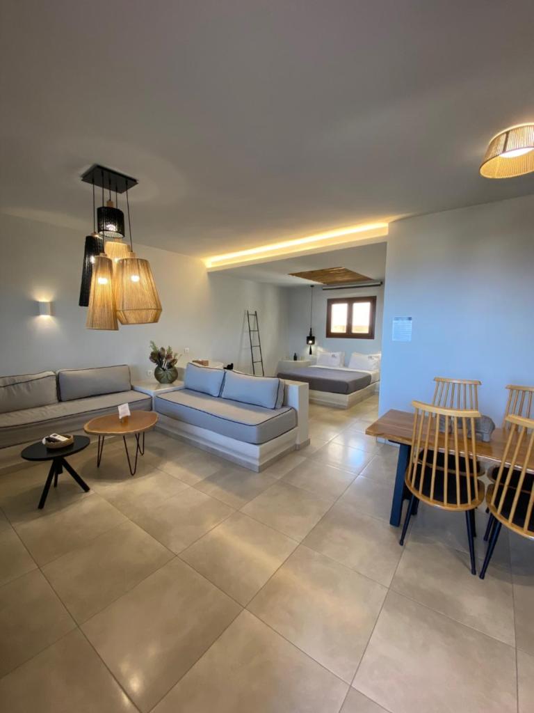 Perla Nera Suites - Tap to explore photos
