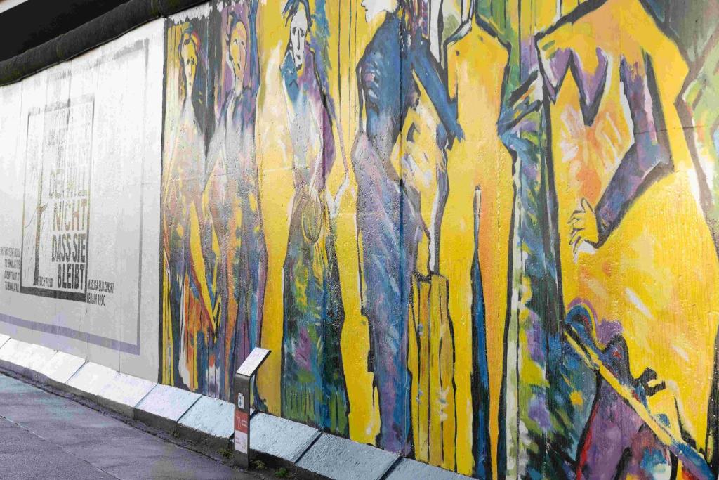 Locke at East Side Gallery - Tap to explore photos