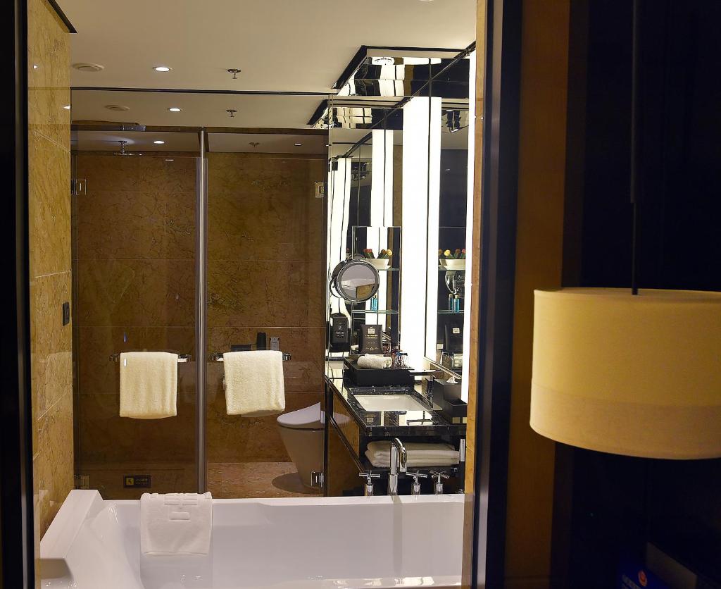 Двухместный (Special Deluxe Double room-China Mainland citizens with Chinese ID card only), Tylfull Hotel