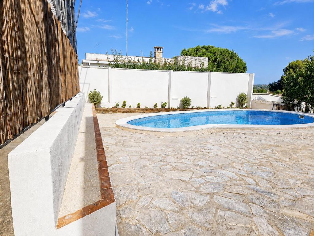 Chalet rústico con piscina y barbacoa, Valencia, Valencia