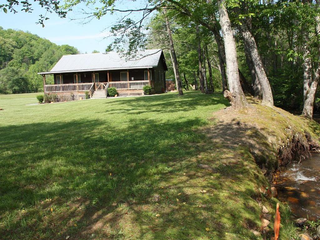 Climbing Bear Creekside Cabin image