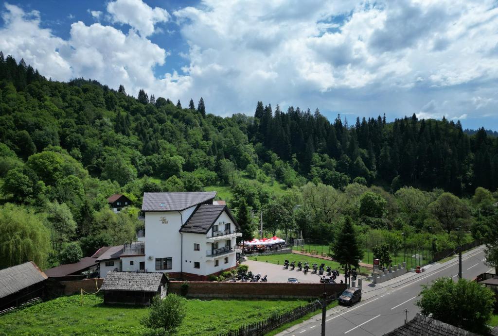 Zan Hotel Voineasa, Malaia