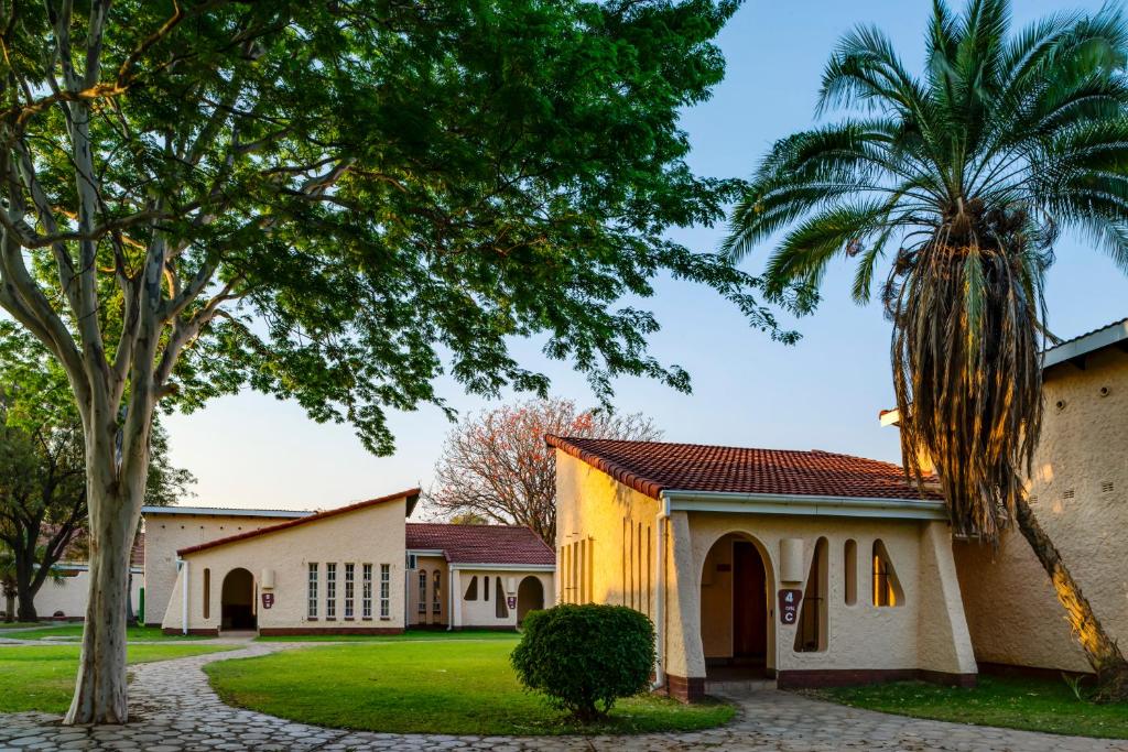 Kadoma Hotel & Conference Centre photo 1