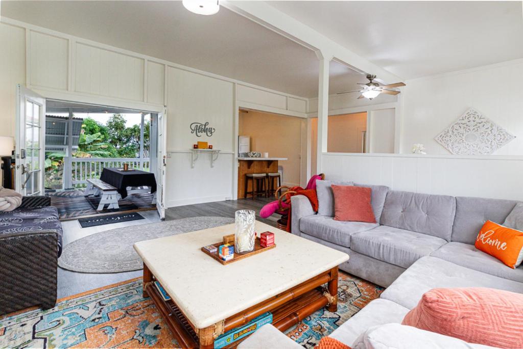 YOUR PERFECT HILO HOMEBASE - Sleeps 10 with AC, WD, BBQ - Tap to explore photos