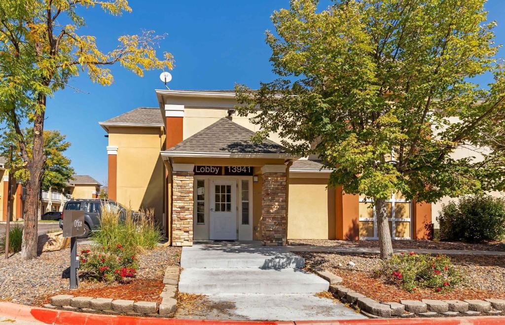 Extended Stay America Select Suites Denver Aurora South - Tap to explore photos