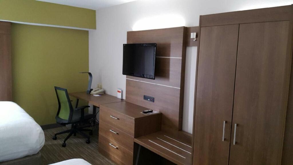 Holiday Inn Express Mount Pleasant- Scottdale, an IHG Hotel photo 3