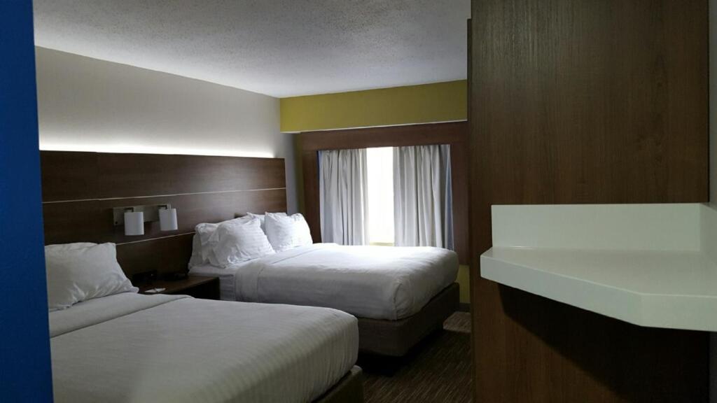 Holiday Inn Express Mount Pleasant- Scottdale, an IHG Hotel photo 2
