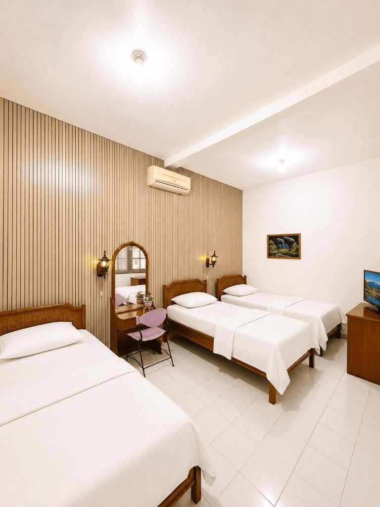 Enny's Guest House - Tap to explore photos