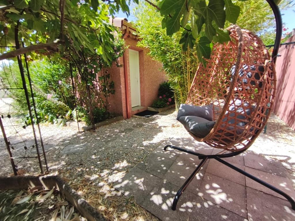 Studio tout confort avec vue sur piscine, Valence