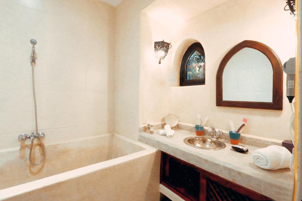 Riad ABBASSIA Marrakech Première - Authentic Medina Experience Room Type - Superior Twin Room