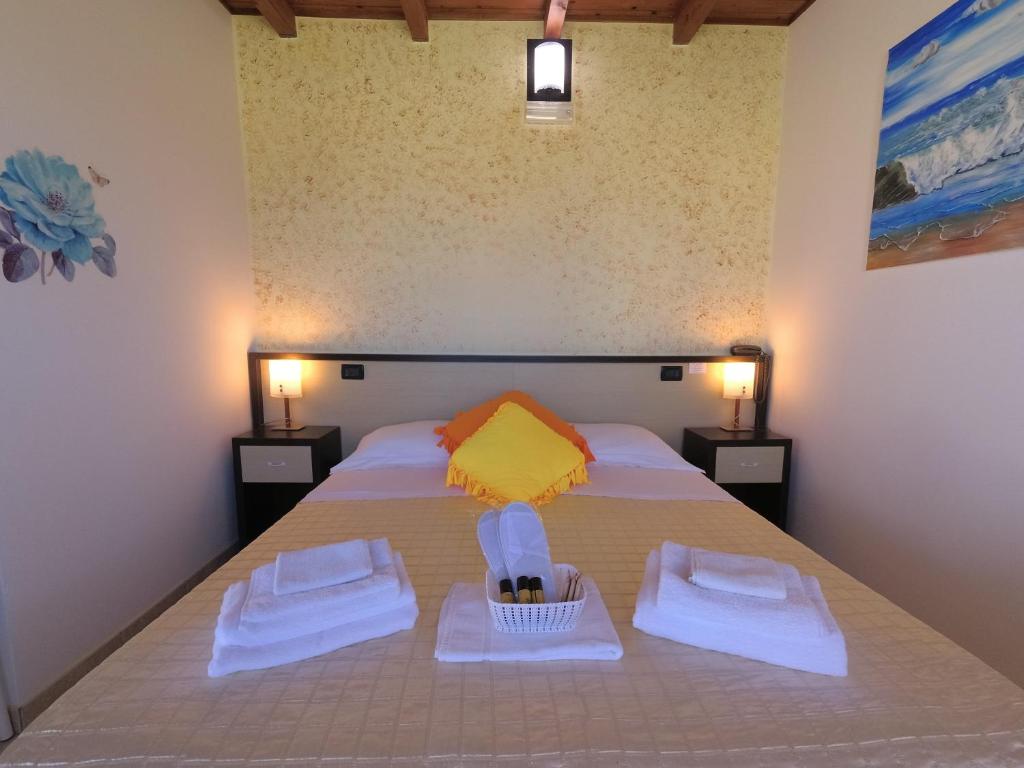Hotel Alba Chiara - Tap to explore photos