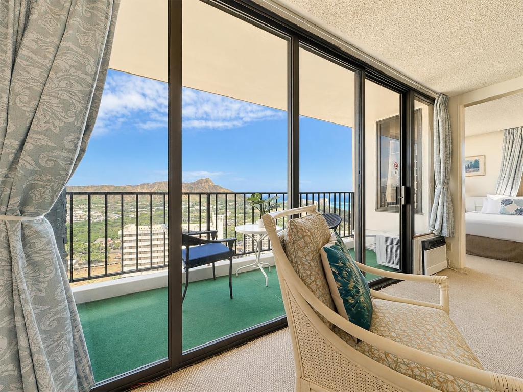 Ocean-view retreat with lanai & free parking - Tap to explore photos