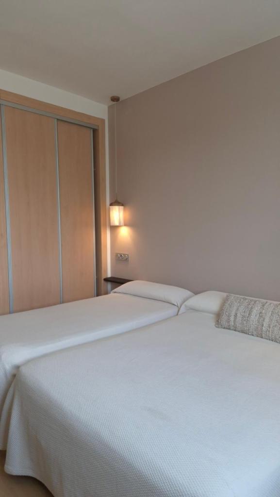 Hotel El Cruce Moraleda - Tap to explore photos