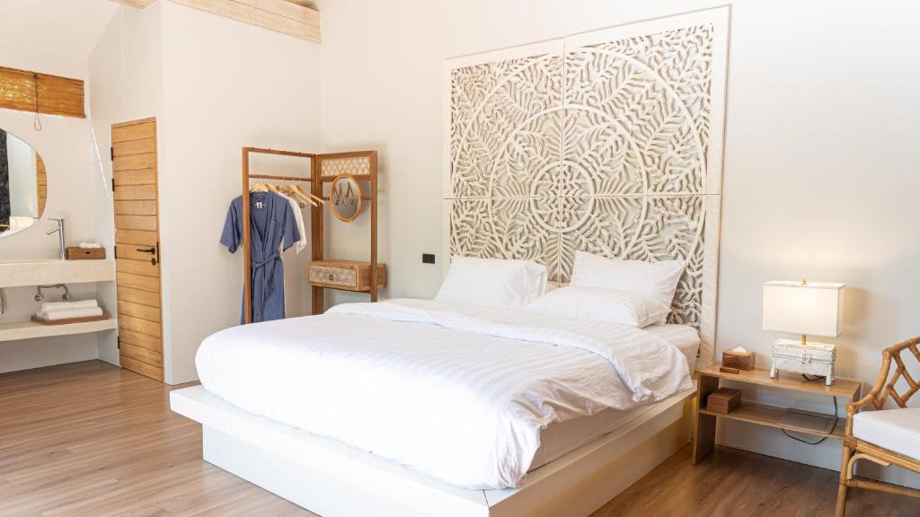 Cozy Detached Room, Pool and Garden Access, Chiang Mai