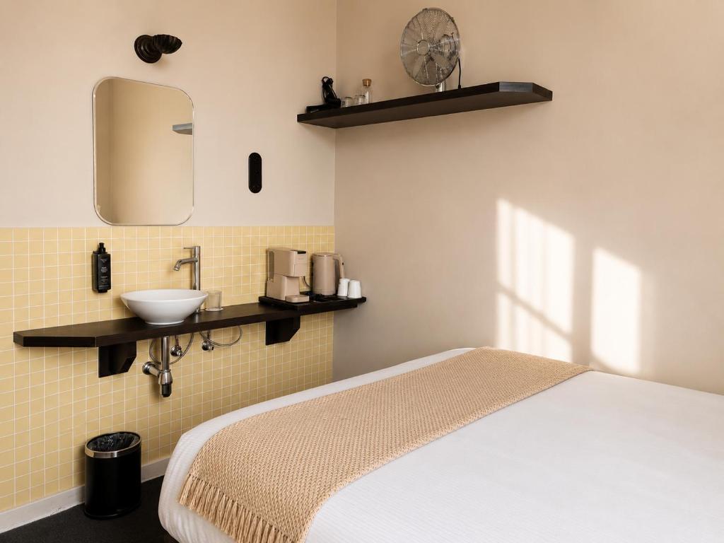 Le Berger Latroupe Hotel Room Type - Basic Small Double Room
