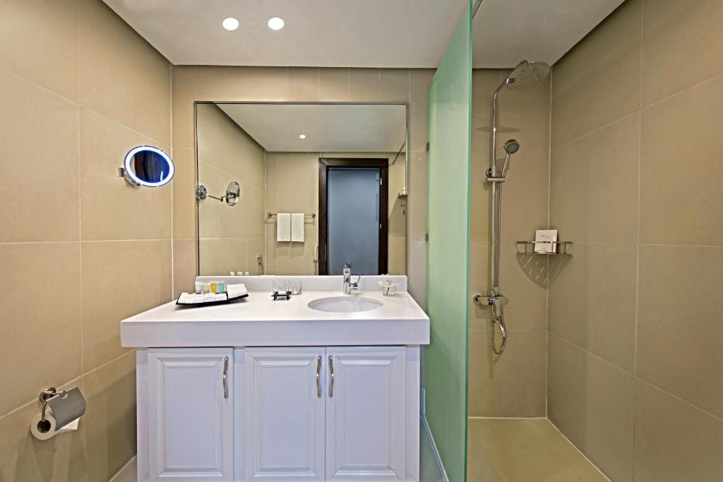 Студио (Номер-студио «Джуниор» с видом на море), The Curve Hotel