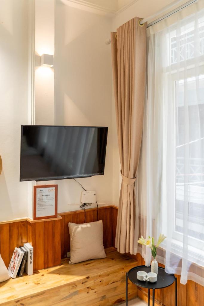 Homestay CHẤT - Citadel Serenity, Old Quarter Self Checkin - Tap to explore photos