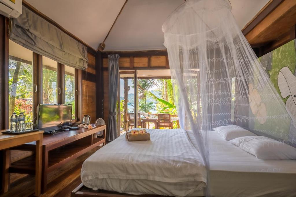 Номер (Бунгало с кондиционером и видом на море), Koh Kood Resort