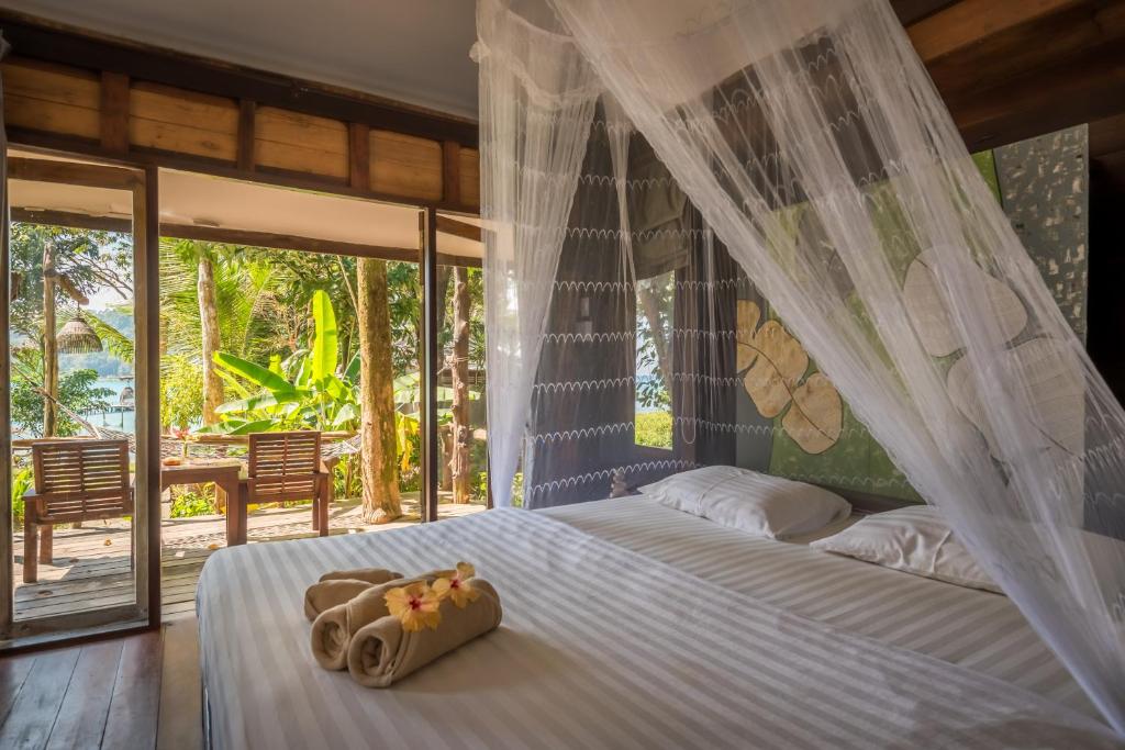 Номер (Бунгало с кондиционером и видом на море), Koh Kood Resort