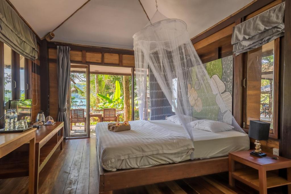 Номер (Бунгало с кондиционером и видом на море), Koh Kood Resort