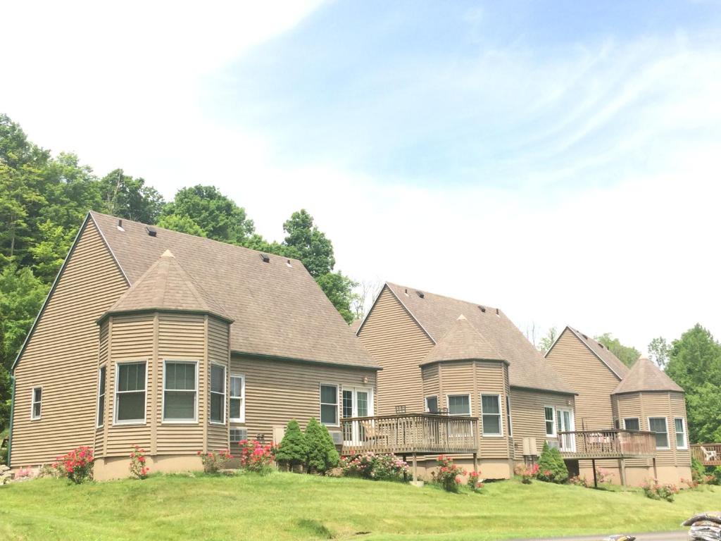 Spruce Hill Inn & Cottages photo 1