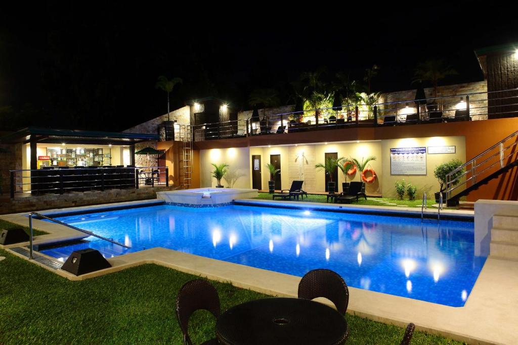 Queens Hotel Angeles City photo 1