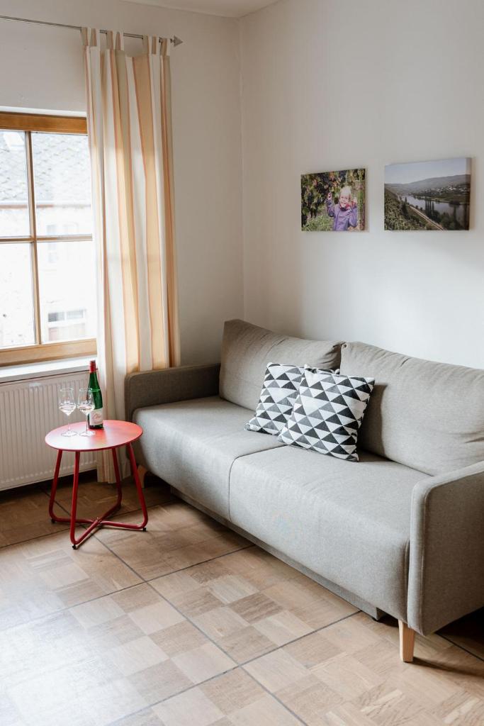 Claes Weinquartier - Appartements & Wein by Niko Schmitt - Tap to explore photos